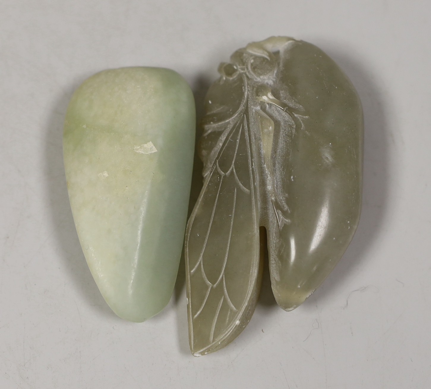 A Chinese pebble carving and a Chinese soapstone carving of a cicada, 8.5 cm long